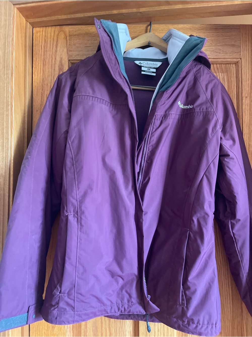 Columbia Women's Purple Ski Jacket with Hood